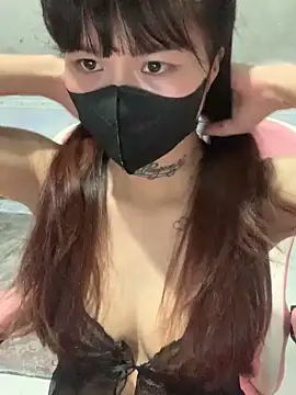 Lilyy18 webcam
