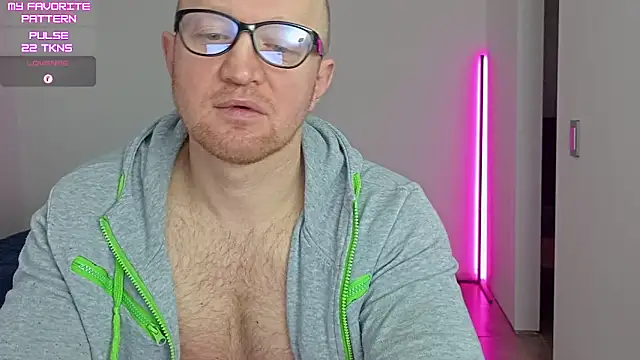 kevintyler69 live cam on StripChat