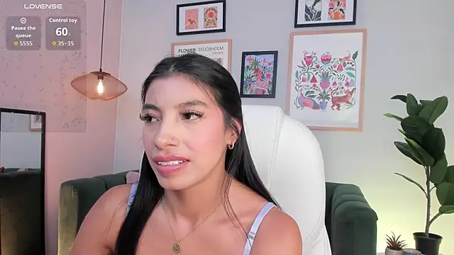 Tiffany_Low live cam on StripChat