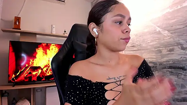 CarolineFyre webcam