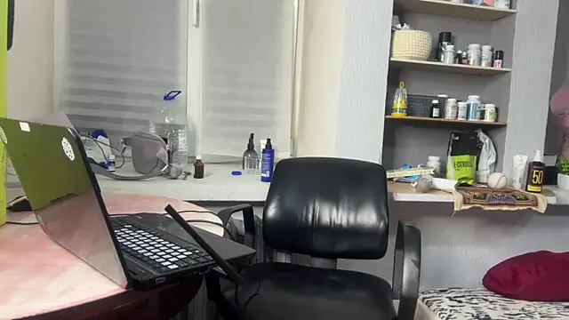 roberto_gray live cam on StripChat