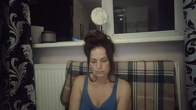 LindaStarS live cam on StripChat