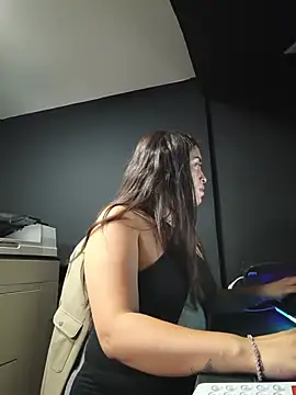 MissNyraSecret webcam