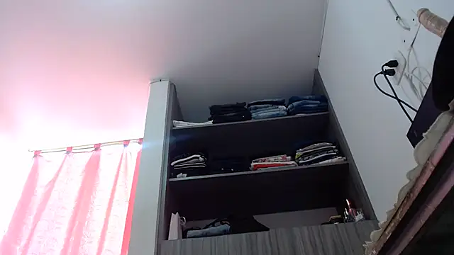 nicolle_milf1978 webcam