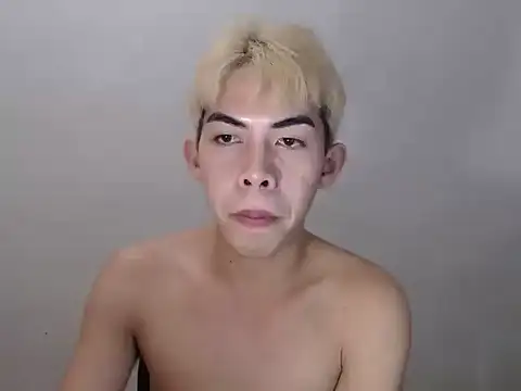 Urhotsilverboy live cam on StripChat