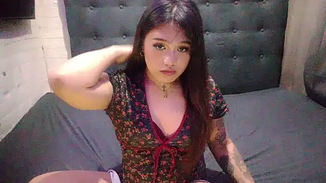 Model: Ur_WifeyMarie
