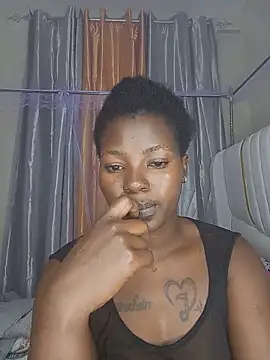 TrishaKalid webcam