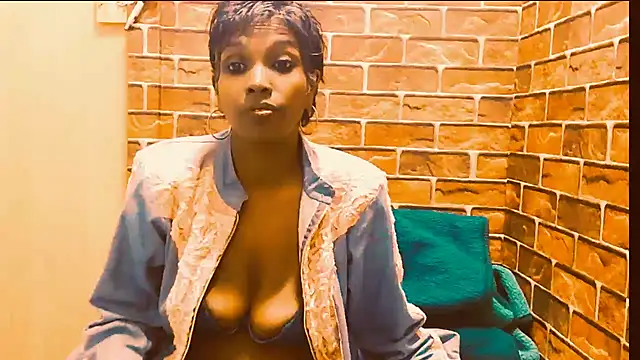 Fuckable_Nasty_MILF webcam