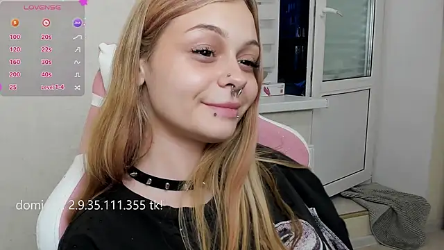 MelonyEmo webcam