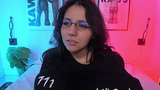 HollyPeach webcam