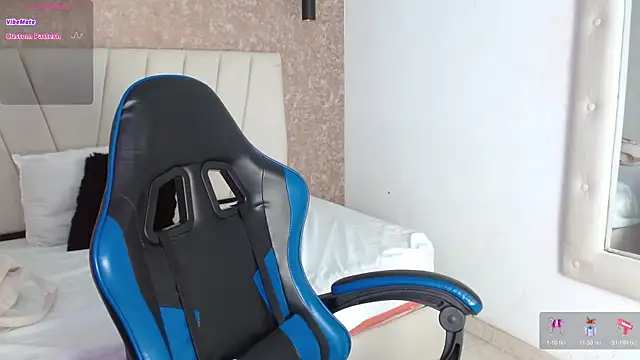 AliceSmity__ webcam