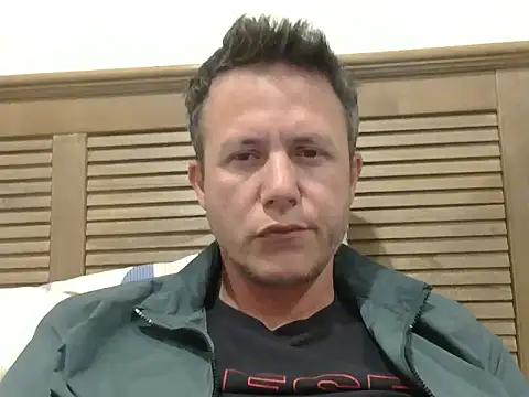 TroyDieselXXX live cam on StripChat