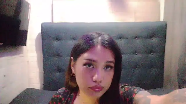 Ur_WifeyMarie webcam