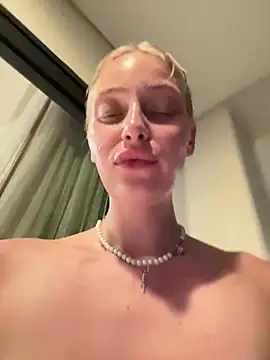 onlyjolyn live cam on StripChat