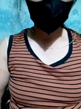 Gummiesu live cam on StripChat