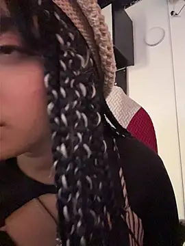 Sasha-firee live cam on StripChat