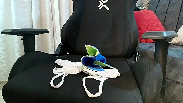LUCYMILF_SEXY live cam on StripChat
