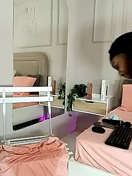 Liastarkk live cam on StripChat