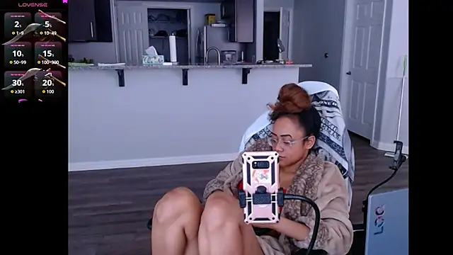 RylReese live cam on StripChat