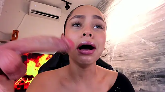 CarolineFyre webcam