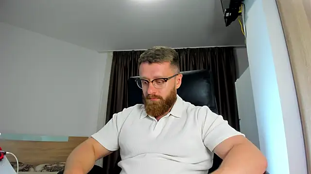 Findom_guy live cam on StripChat