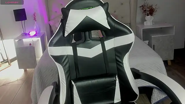 JadeBellee webcam