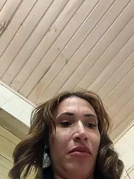 Irresistible24 live cam on StripChat