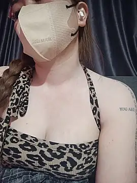 MiHeni live cam on StripChat