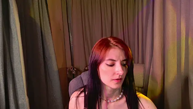 NicoleLuxe webcam