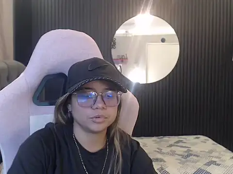 dream_nc live cam on StripChat