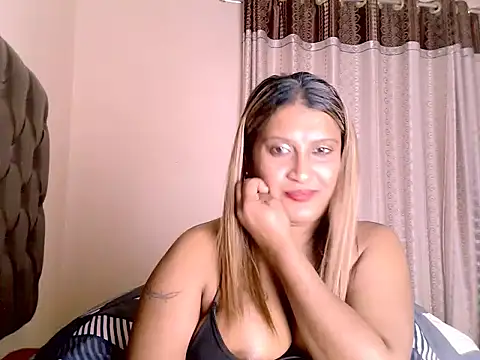eroticbeauty37 live cam on StripChat