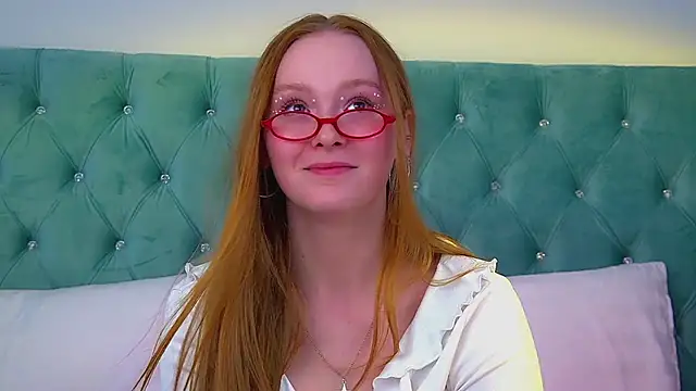 AgataFoxley live cam on StripChat