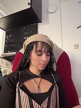 Sasha-firee live cam on StripChat