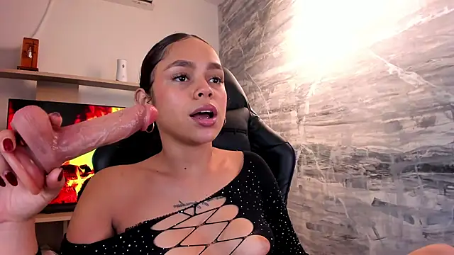CarolineFyre webcam