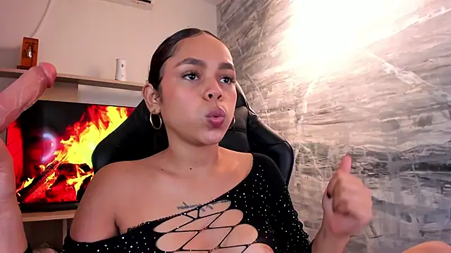 CarolineFyre webcam