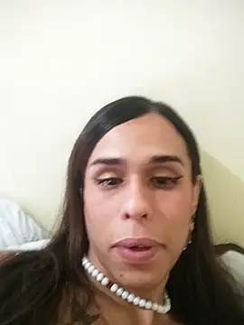 pretty_ariiel live cam on StripChat
