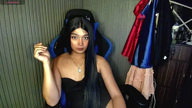 TrinityFucksYou live cam on StripChat