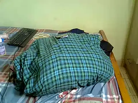 Petite-curvy webcam