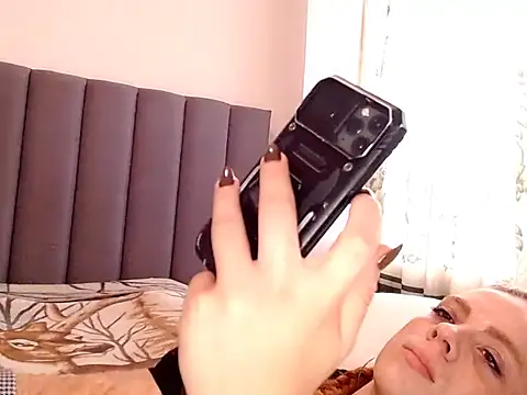 saara_johnson496 webcam