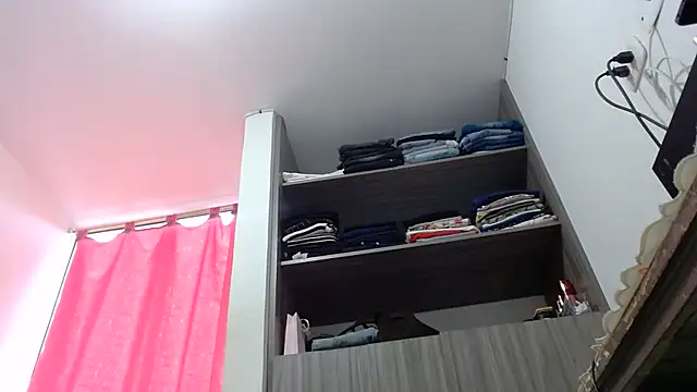 nicolle_milf1978 webcam
