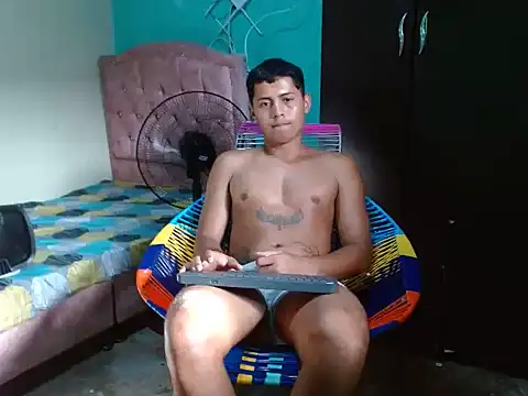 Lil_condor_baby webcam