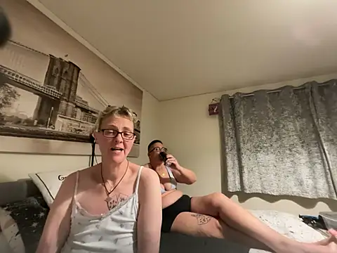 Curvy-Jinx webcam
