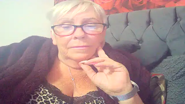 Playful_MILF_Demi webcam