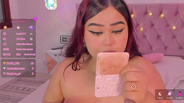 SofiaBloomm webcam