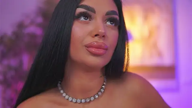 LatinaMorene webcam