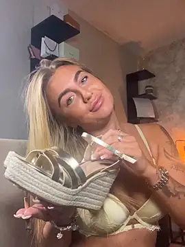 CharlottemilfUKx webcam