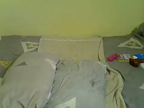 Pearl_petite webcam
