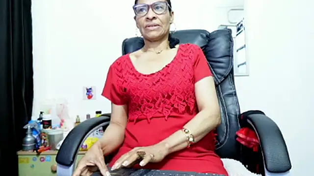 Aries_Mature webcam