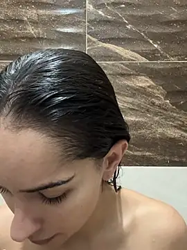 mau_white (F milf) - showing breasts and massaging with soap