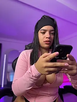 JuanitaMore01